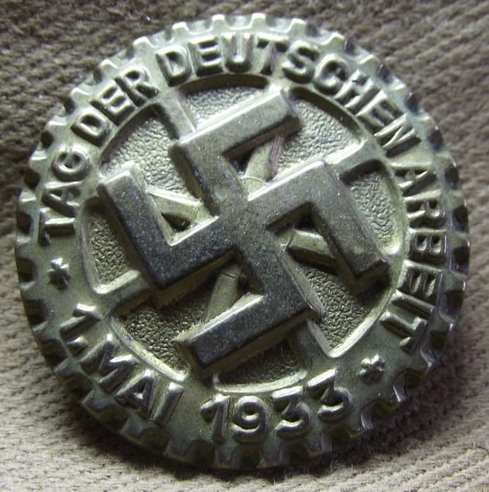 1933 Tag Der Deutschen Arbeit Event Badge/Tinnie.