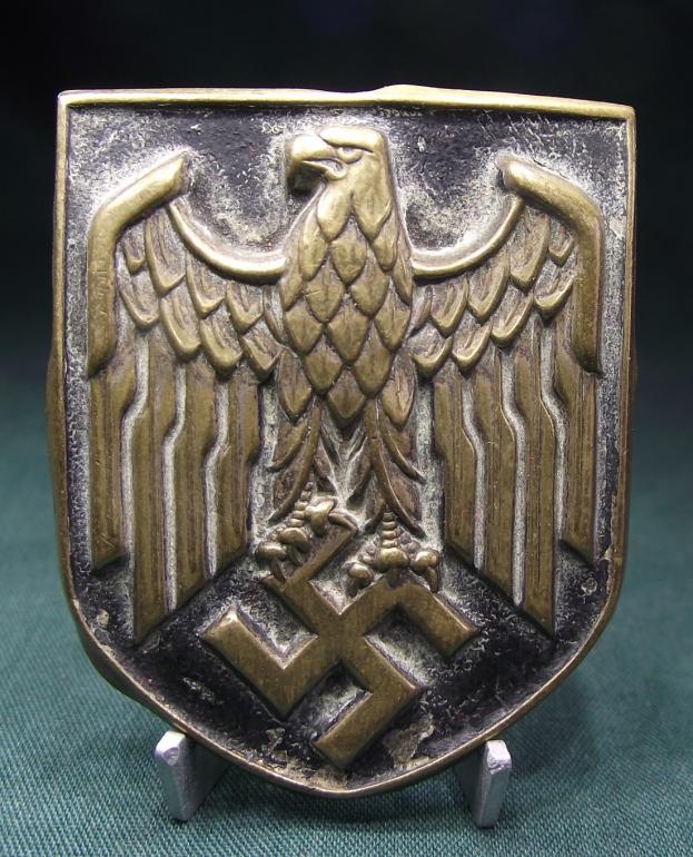 Heer Tropical Pith Helmet Metal Insignia.
