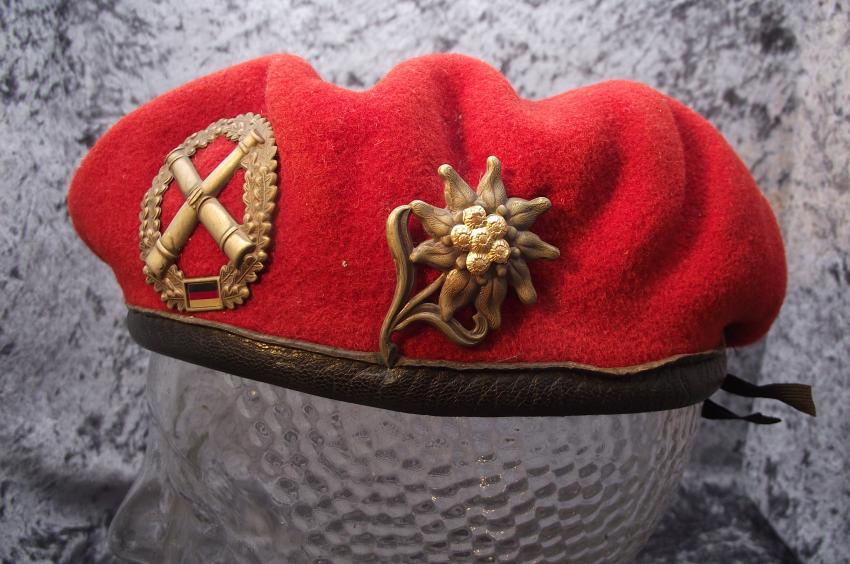 West German Bundeswehr Mountain  Artillety Beret.