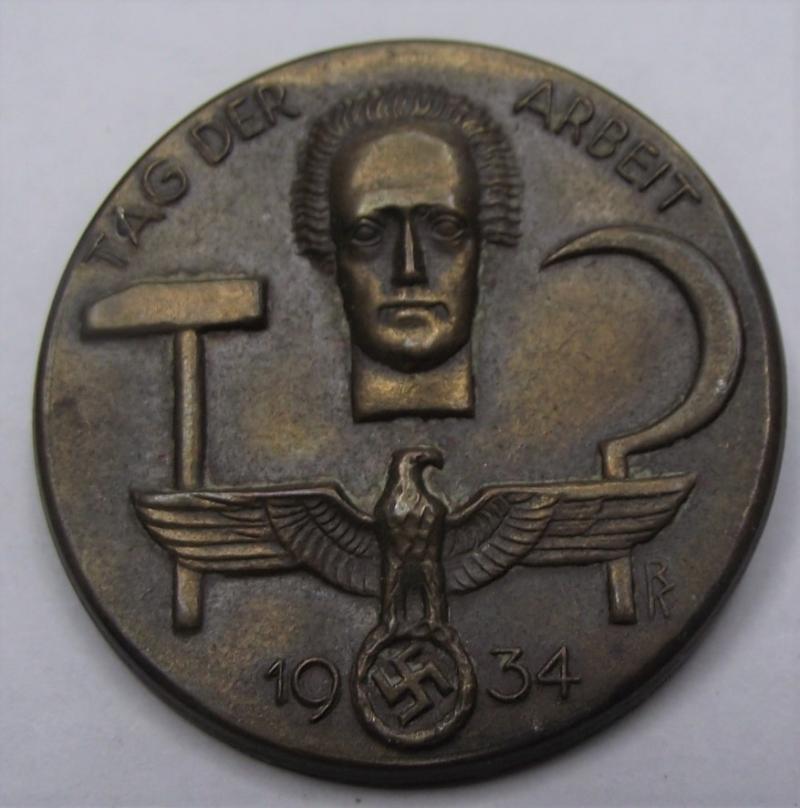 1934 Tag Der Arbeit Event Badge/Tinnie.