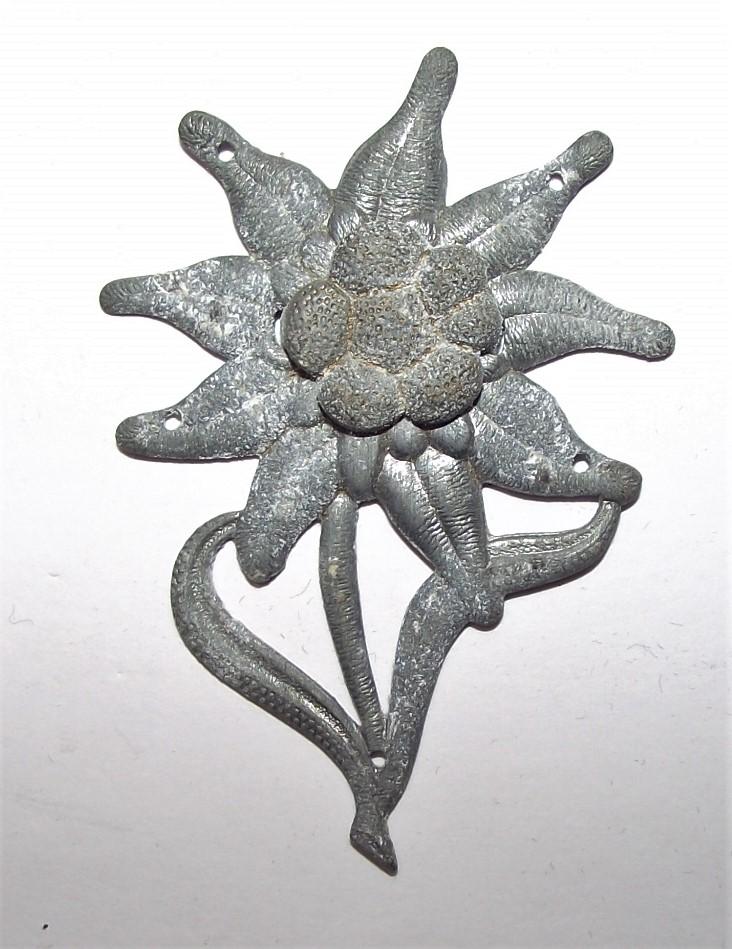 Gebirgsjager Metal Edelwiess Cap Badge.