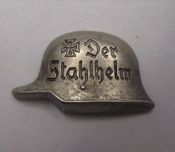 Der Stahlhem Membership Badge. ST&L.