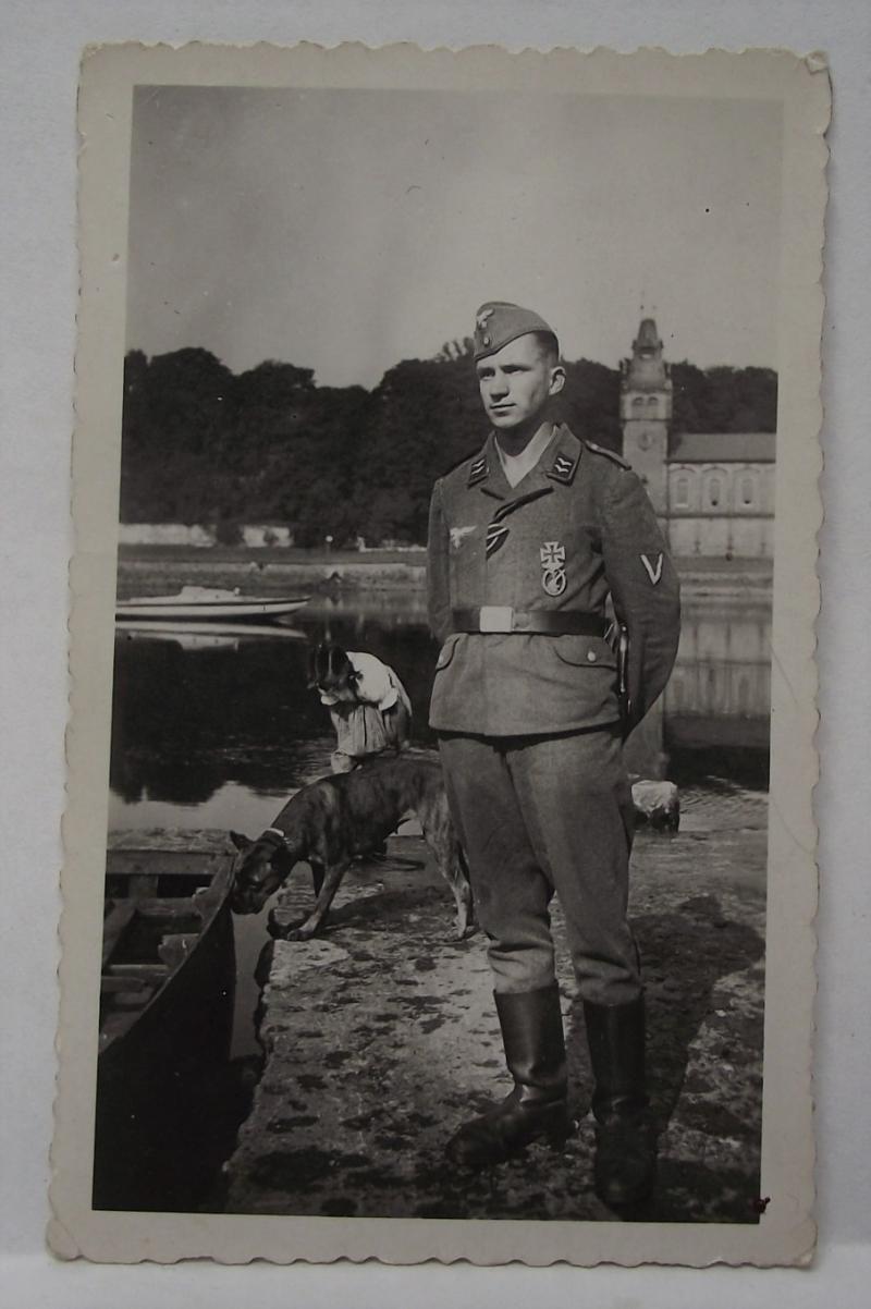 Wehrmacht Photo. Luft Flak Badge.
