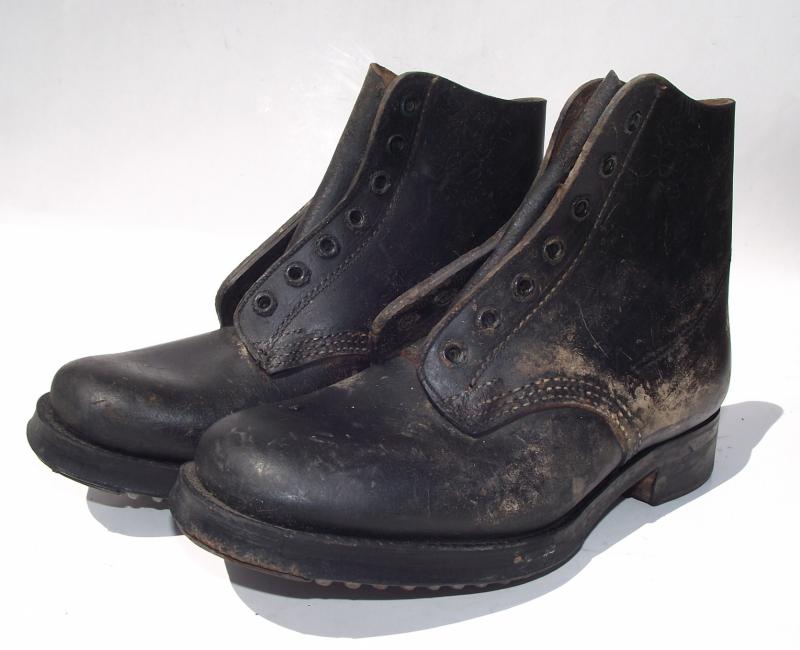 CC41 Leather Hobnail Boots.