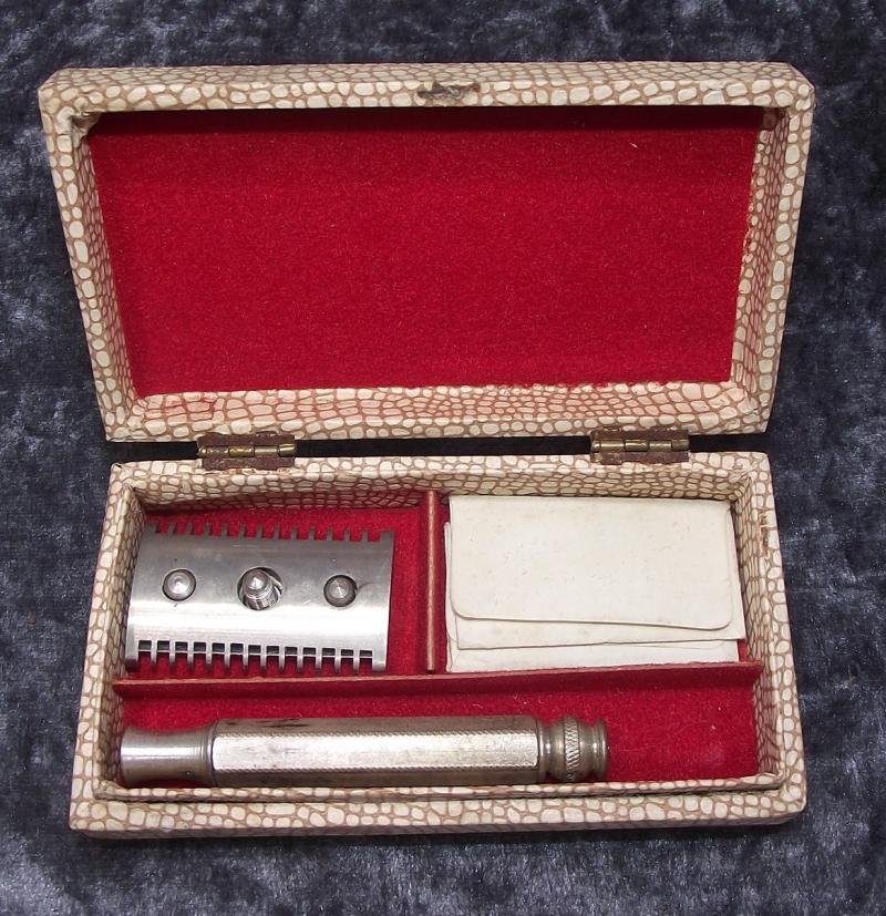 German Personal Items.  Boxed Razor.