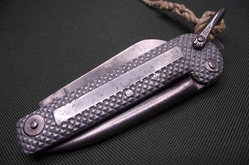 Admiralty Pattern Clasp Knife and Lanyard.