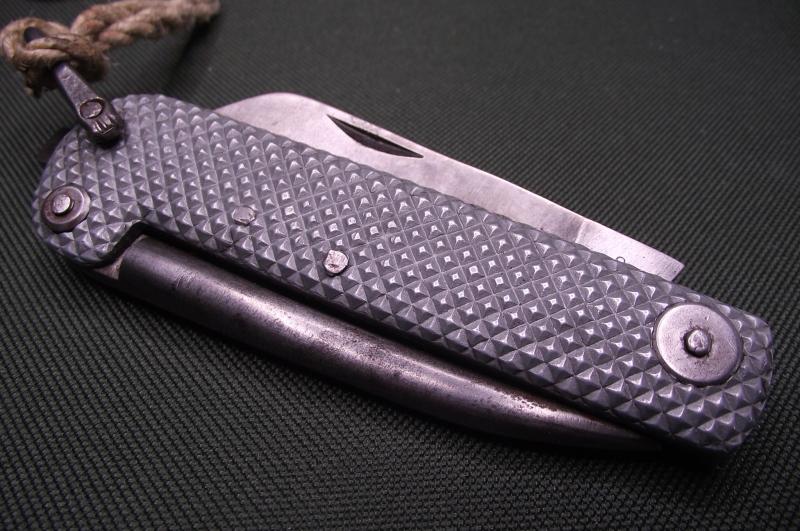Admiralty Pattern Clasp Knife and Lanyard.