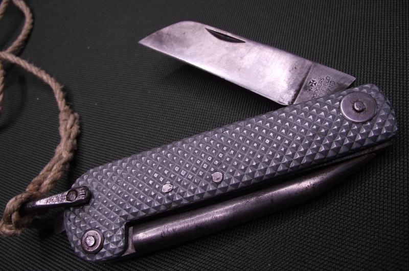 Admiralty Pattern Clasp Knife and Lanyard.