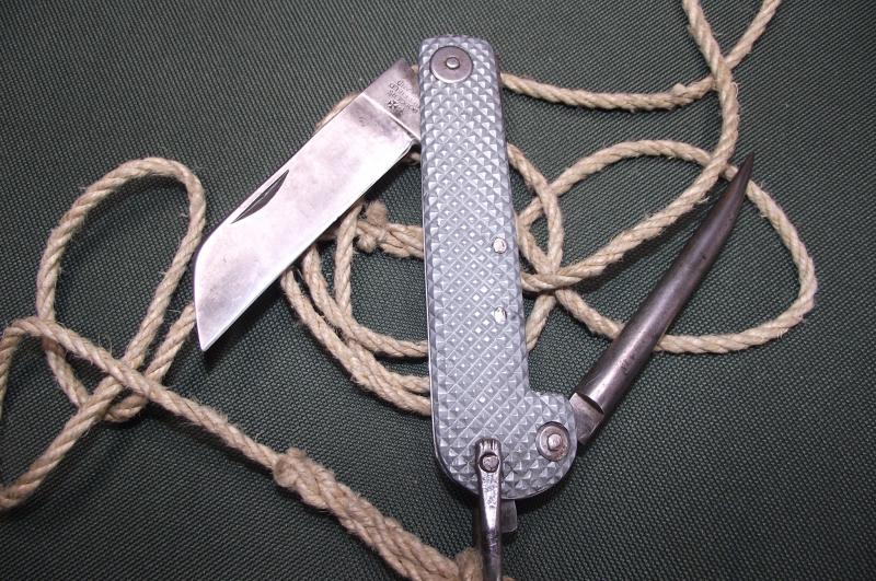 Admiralty Pattern Clasp Knife and Lanyard.