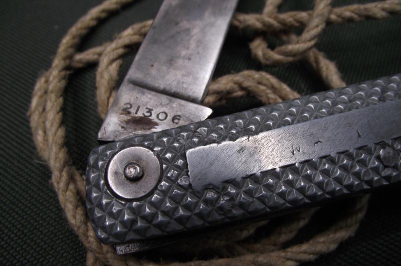 Admiralty Pattern Clasp Knife and Lanyard.
