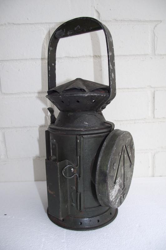 WW2 British Lamp with Broad Arrow Front Cover.