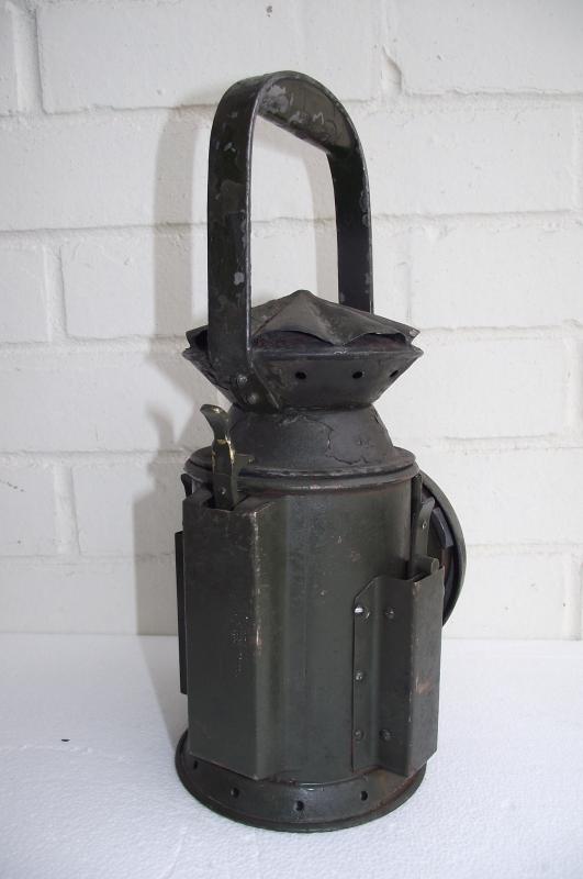 WW2 British Lamp with Broad Arrow Front Cover.