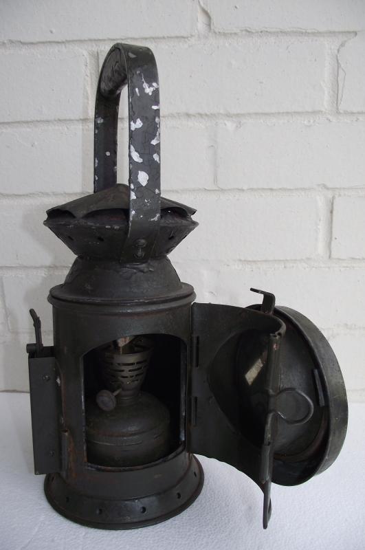 WW2 British Lamp with Broad Arrow Front Cover.