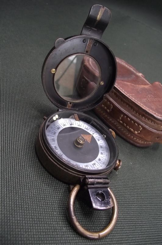 WW1 1916 British Marching Compass and M.G.C. Marked Leather Carry Case.