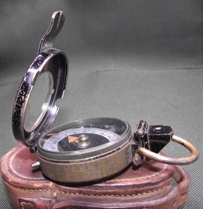WW1 1916 British Marching Compass and M.G.C. Marked Leather Carry Case.
