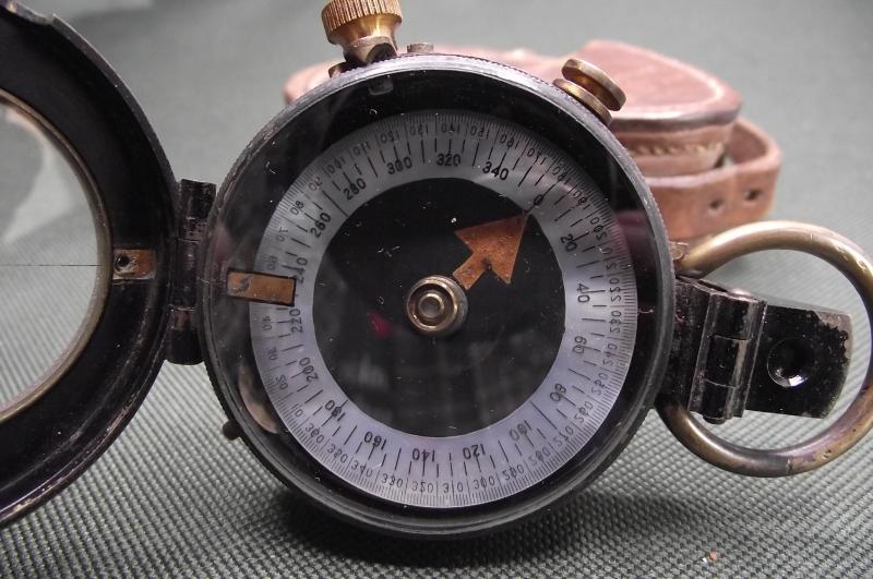 WW1 1916 British Marching Compass and M.G.C. Marked Leather Carry Case.