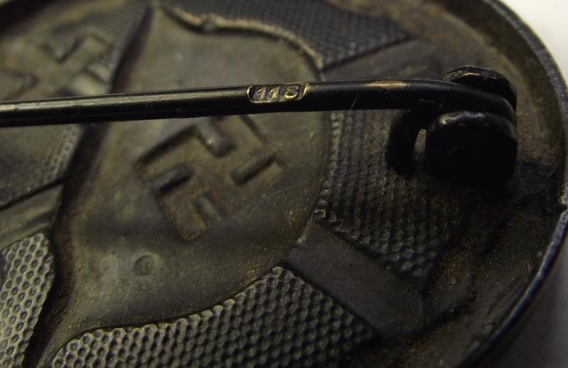 WW2 German Black Wound Bade. Brass Manufactured MM/118, August Menze & Sohn.