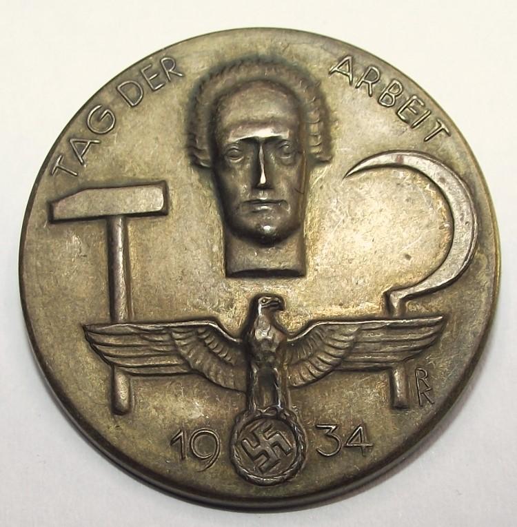 Event Badge/Tinnie. Tag Der Arbeit, 1934.