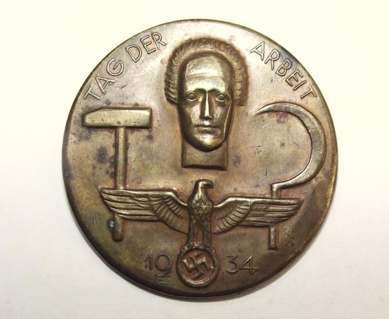 Event Badge/Tinnie. Tag Der Arbeit, 1934.