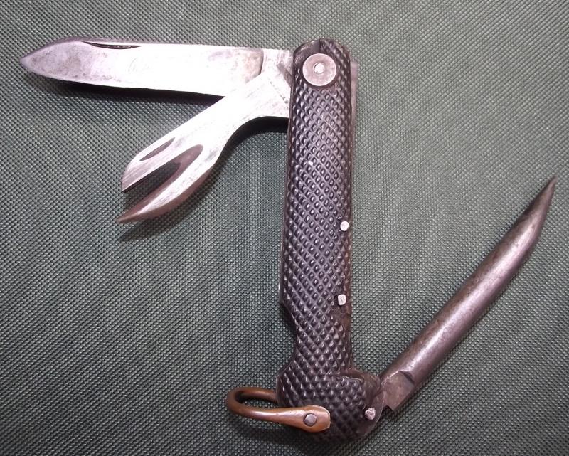 WW2 British Clasp Knife Variant.