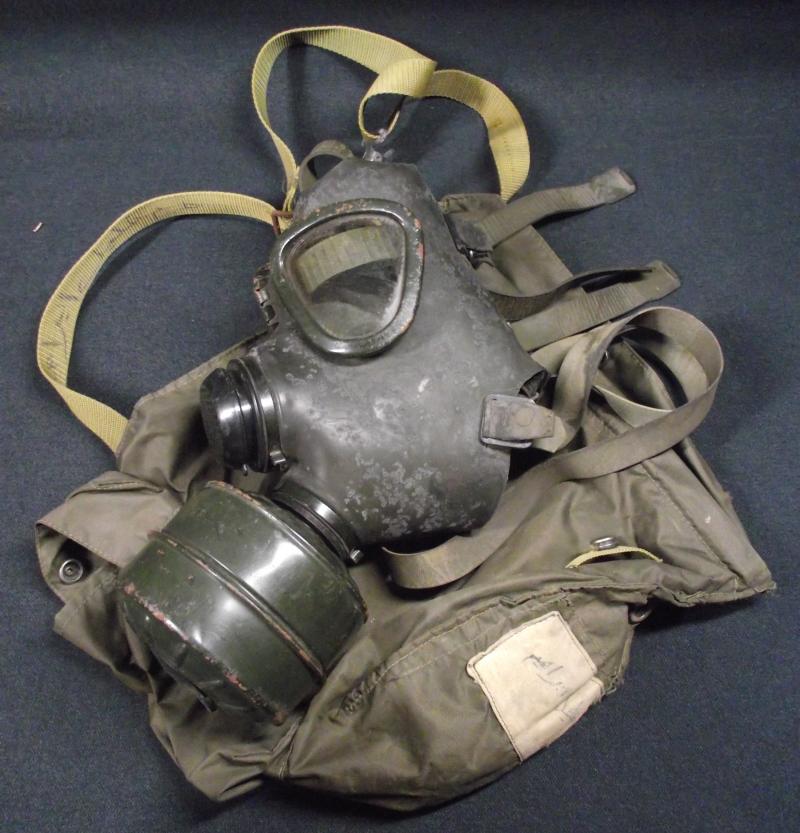 Named Iraqi Gas Mask and Bag. Deset Storm.