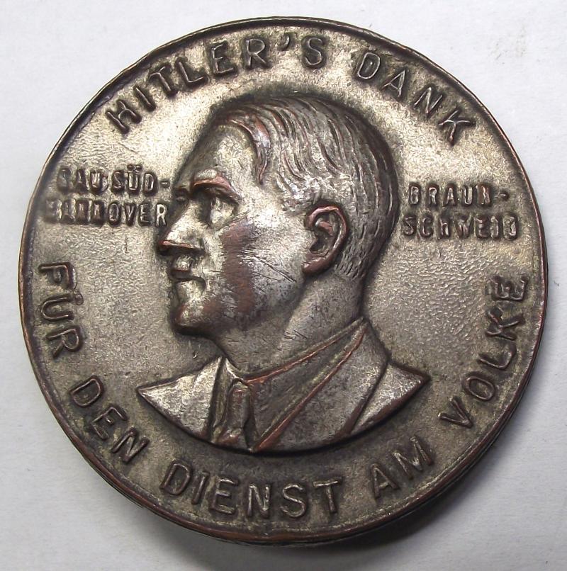 Hitler's Dank Event Badge/Tinnie. Fur Den Dienst Am Volk. Braunschweig.
