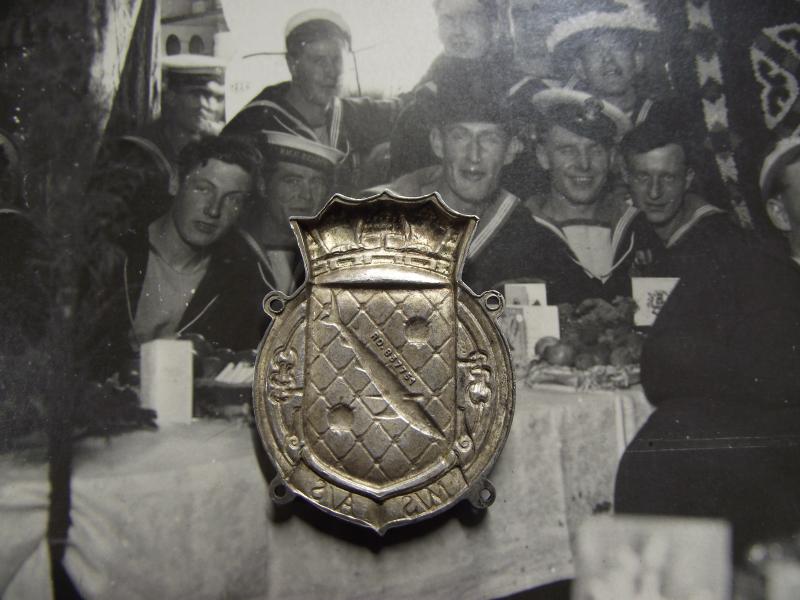 WW2 Royal Navy Patrol Minesweepers and Anti Submarine Badge and Photos.