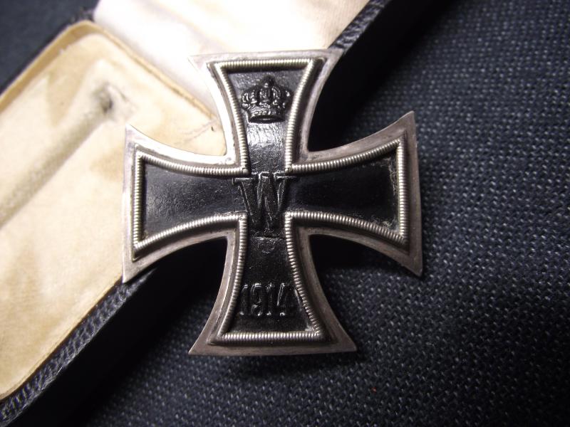 WW1 German 1914 Iron Cross 1st Class Vaulted .800 Silver in Presentaion Box.