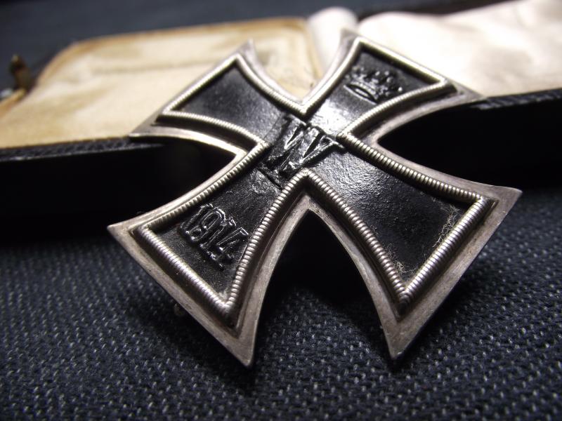 WW1 German 1914 Iron Cross 1st Class Vaulted .800 Silver in Presentaion Box.