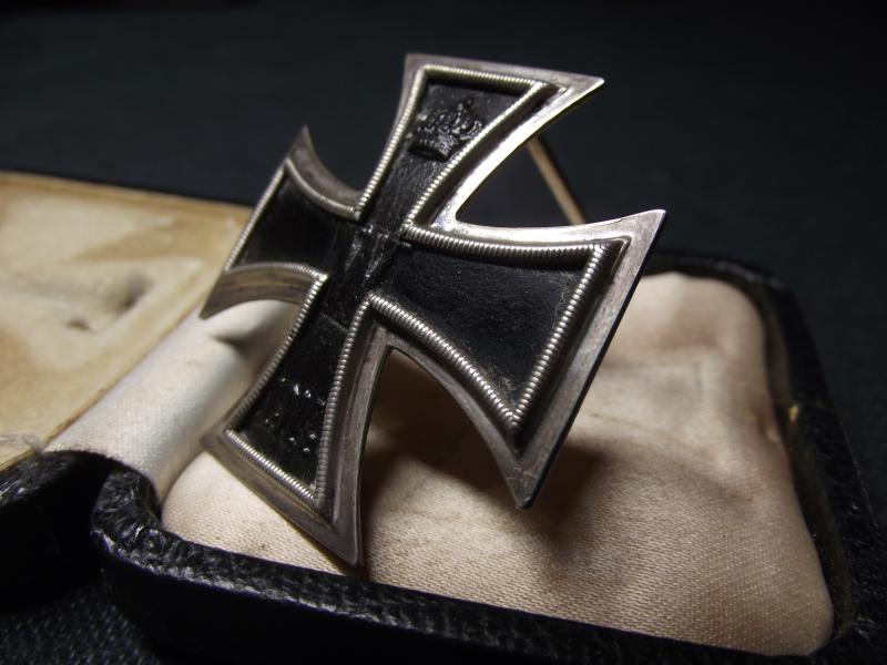 WW1 German 1914 Iron Cross 1st Class Vaulted .800 Silver in Presentaion Box.