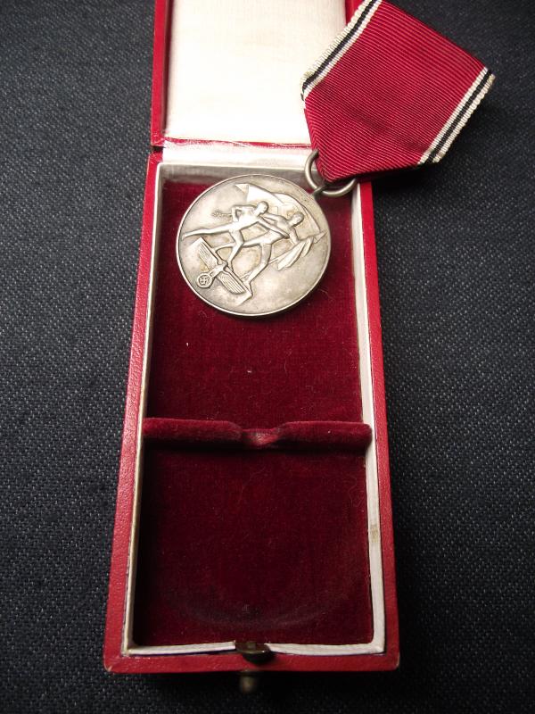 WW2 German Boxed 1938 Entry into Austria Anschluss Medal
