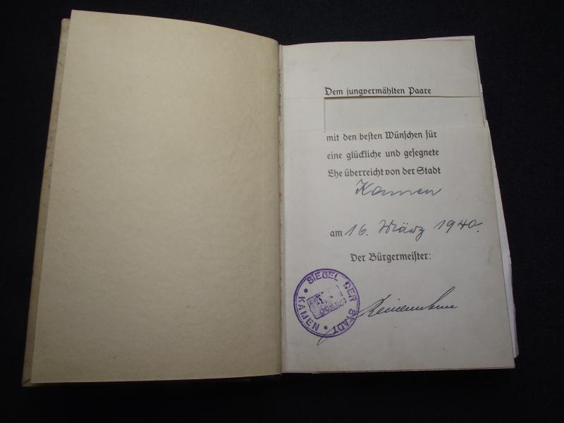 Adolf Hitler Mein Kampf. Wedding Edition. Kamen, 1940..