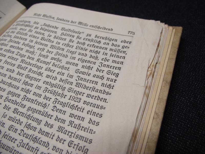 Adolf Hitler Mein Kampf. Wedding Edition. Kamen, 1940..