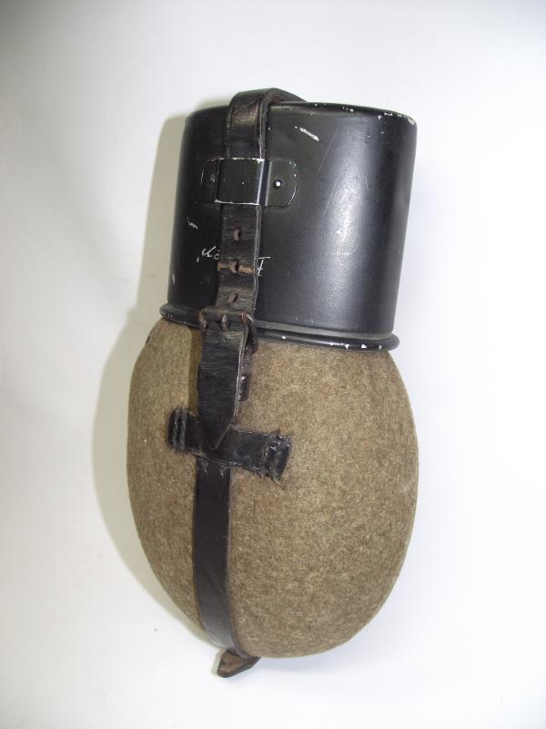 WW2 German Water Bottle / Canteen. DMN-40.