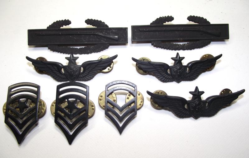 8 X US Military Proficiency Badges.
