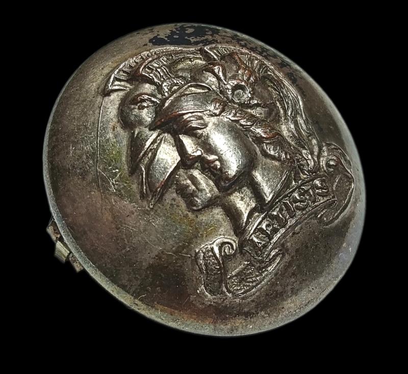 WW1 Artists Rifles 28th Battalion Sweetheart Button with Soldiers Picture to the back.